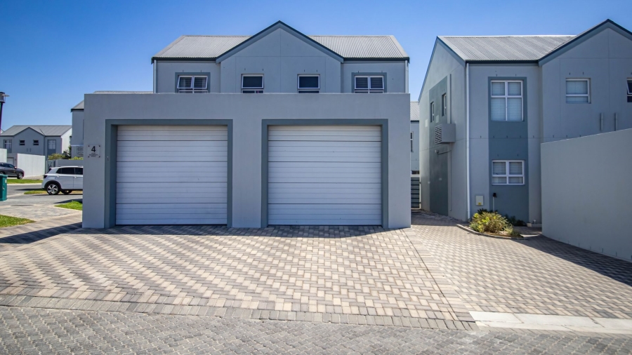2 Bedroom Property for Sale in Honeydew Country Estate Western Cape